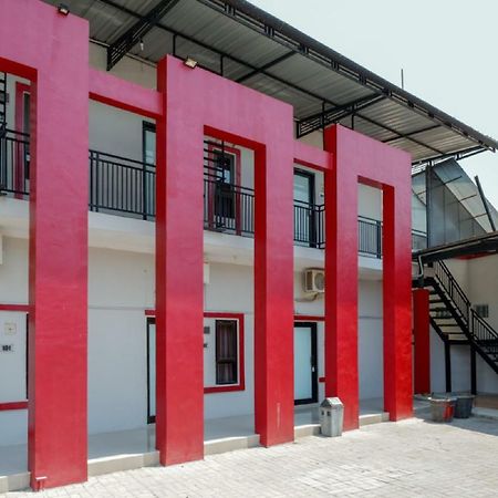 Reddoorz Syariah Near Alun Alun Tegal Hotel Exterior photo